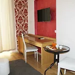 Deluxe Central Station Bed & Breakfast *