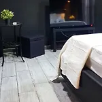 Bed & Breakfast Deluxe Central Station