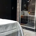 Bed & Breakfast Deluxe Central Station