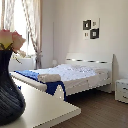 Deluxe Central Station Bed & Breakfast