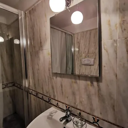 Bed & Breakfast Deluxe Central Station