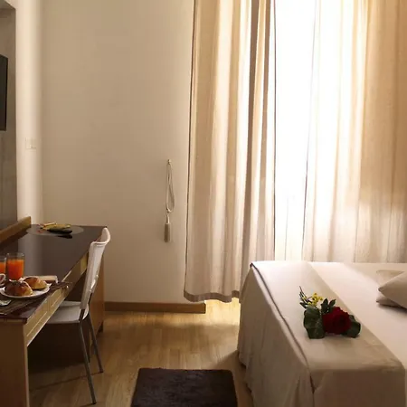 Deluxe Central Station نابولي