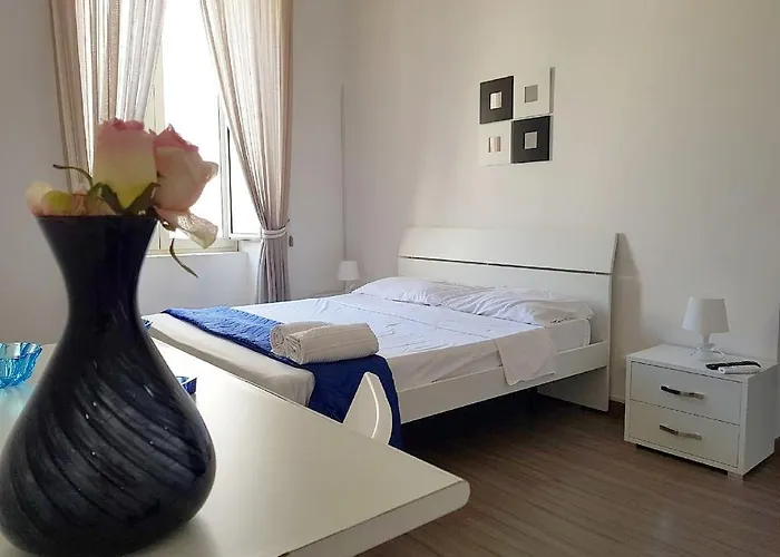 Deluxe Central Station Bed & Breakfast