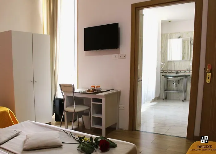 Deluxe Central Station Bed & Breakfast